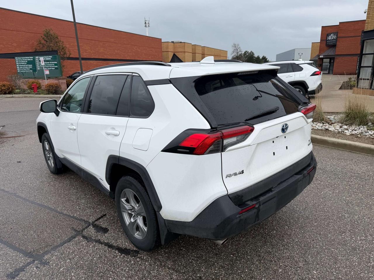 2023 Toyota RAV4 XLE AWD HYBRID CLEAN CARFAX CERTIFIED Photo