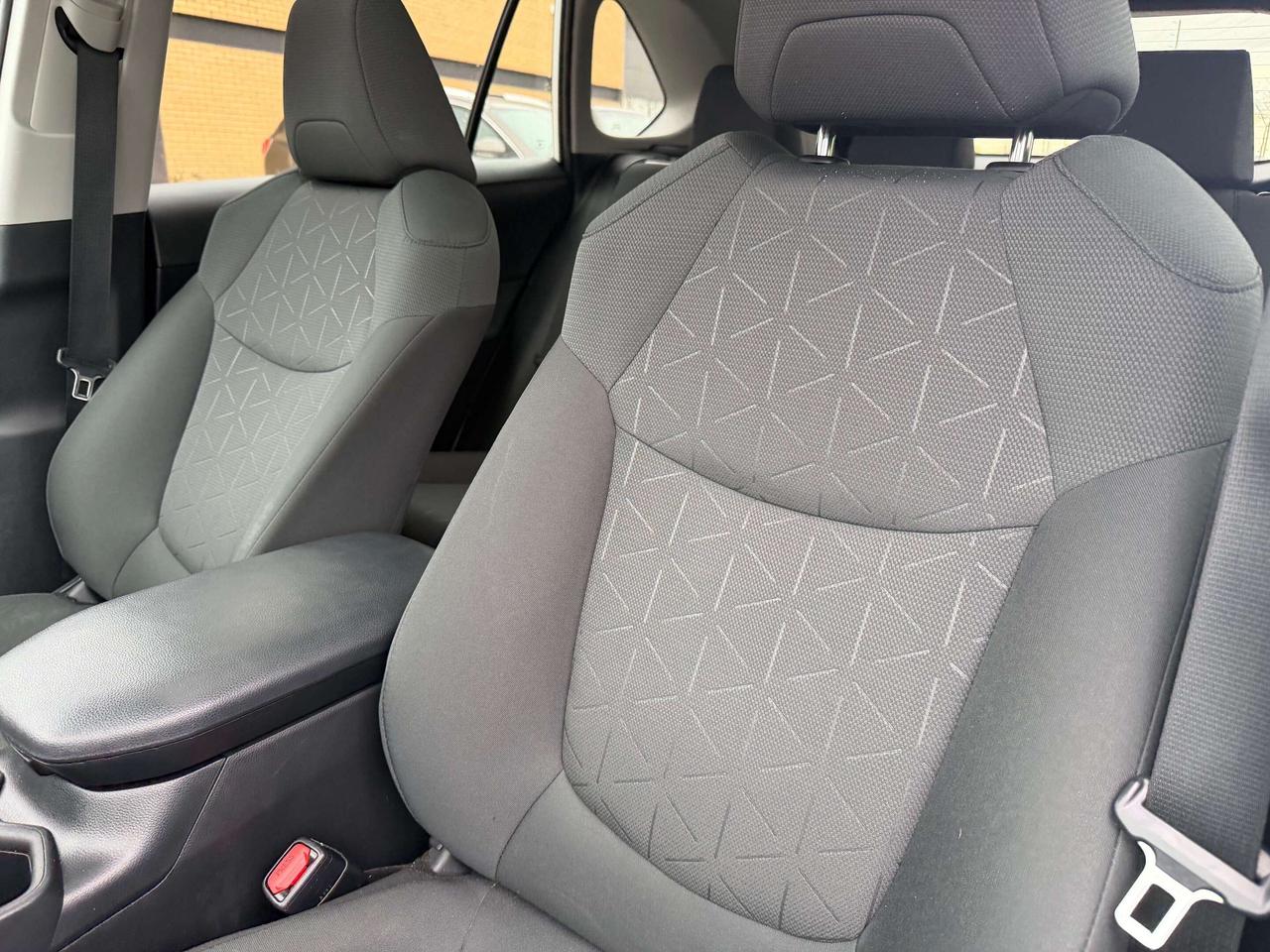 2023 Toyota RAV4 XLE AWD HYBRID CLEAN CARFAX CERTIFIED Photo