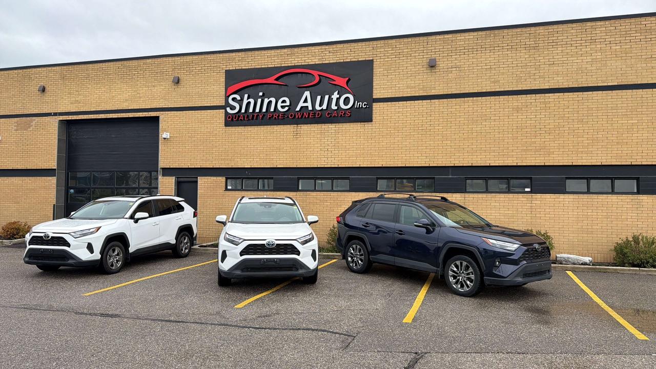 2023 Toyota RAV4 XLE AWD HYBRID CLEAN CARFAX CERTIFIED Photo
