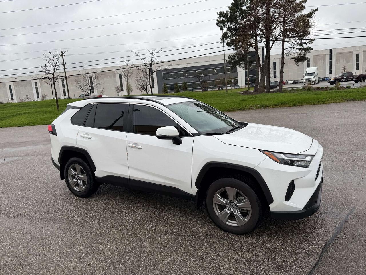2025 Toyota RAV4 XLE AWD 1 OWNER CLEAN CARFAX CERTIFIED Photo