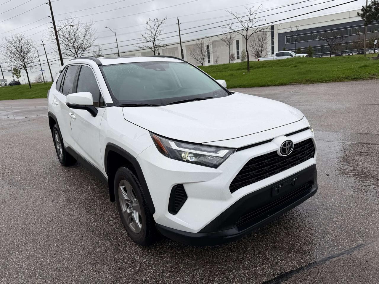 2025 Toyota RAV4 XLE AWD 1 OWNER CLEAN CARFAX CERTIFIED Photo