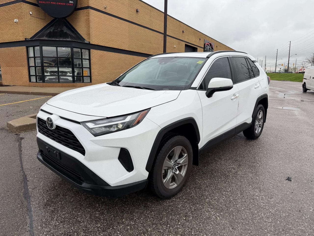 2025 Toyota RAV4 XLE AWD 1 OWNER CLEAN CARFAX CERTIFIED Photo