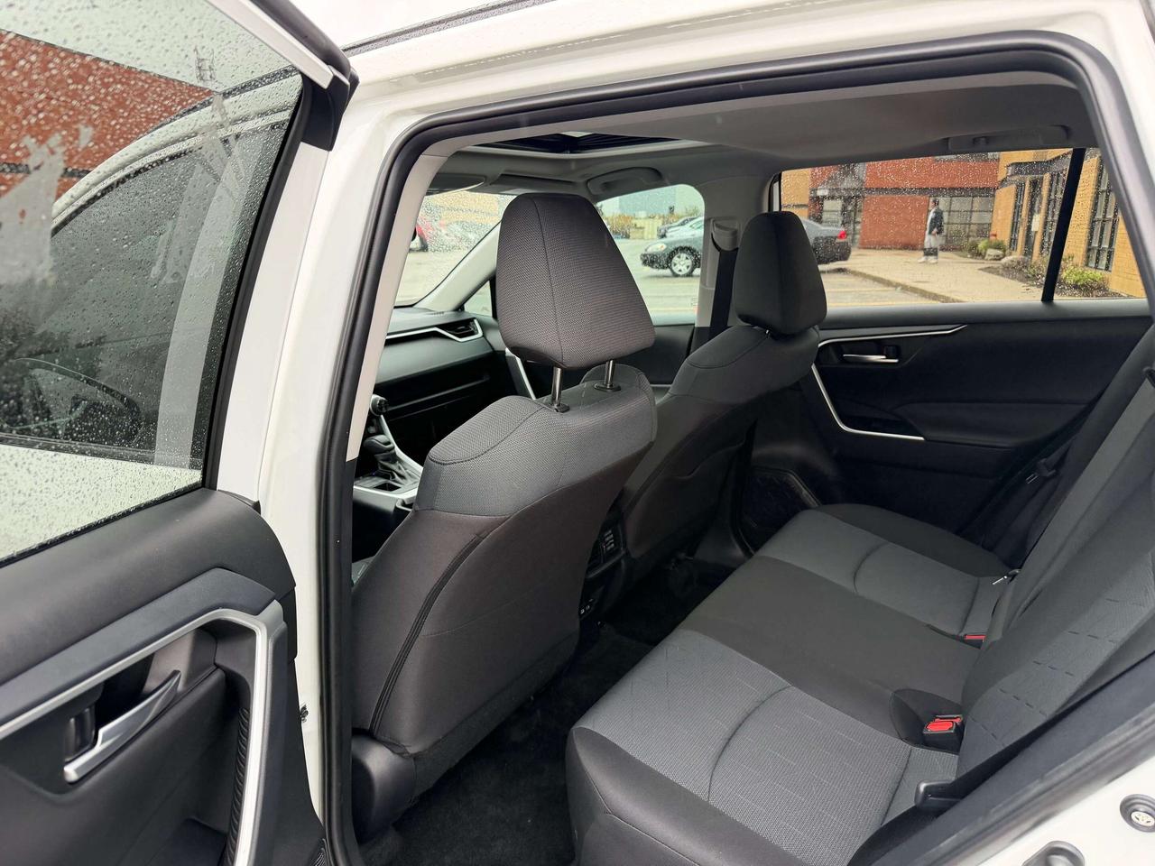 2025 Toyota RAV4 XLE AWD 1 OWNER CLEAN CARFAX CERTIFIED Photo