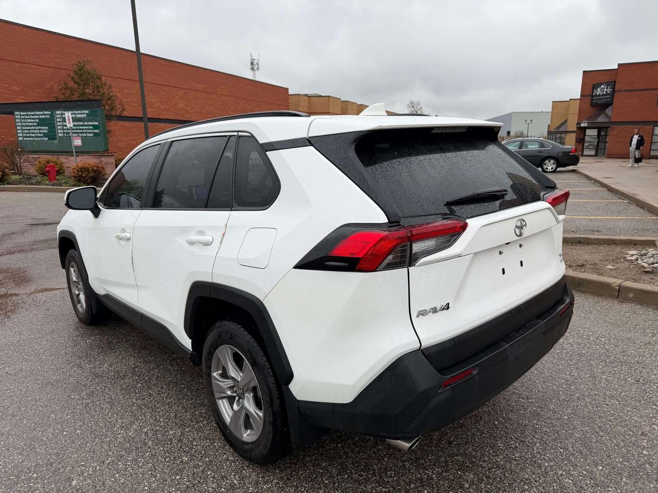 2025 Toyota RAV4 XLE AWD 1 OWNER CLEAN CARFAX CERTIFIED Photo