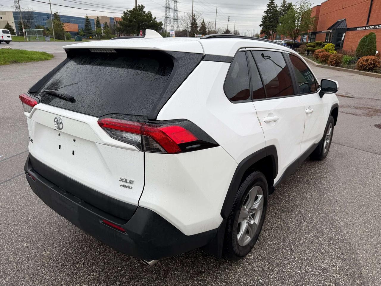2025 Toyota RAV4 XLE AWD 1 OWNER CLEAN CARFAX CERTIFIED Photo