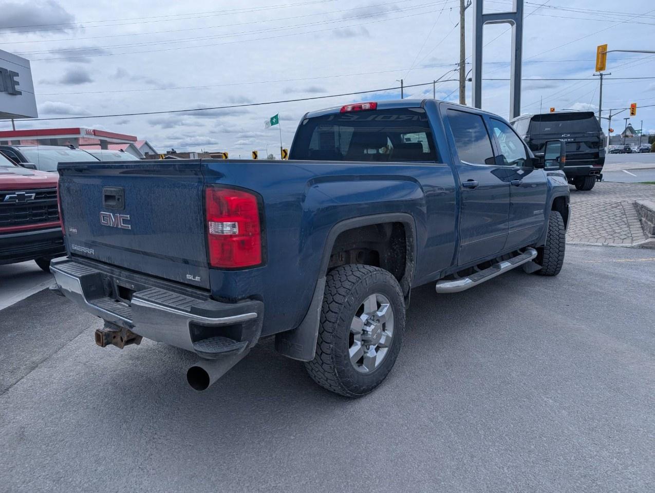 2018 GMC SIERRA 2500HD 4WD Crew Cab Standard Box SLE Photo