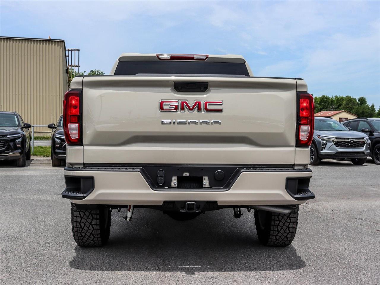 2026 GMC Sierra 1500 Crew Cab Short Box 4-Wheel Drive Pro Photo3
