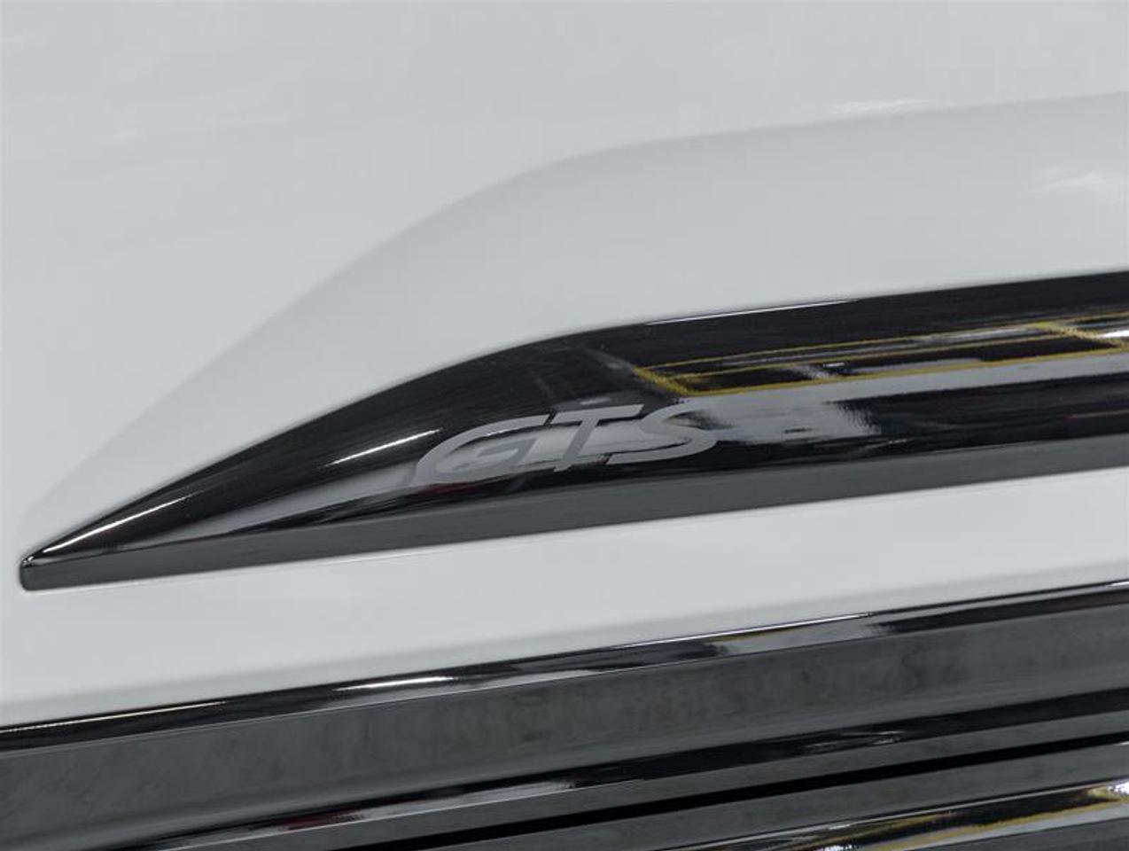 2026 Porsche Macan  Photo