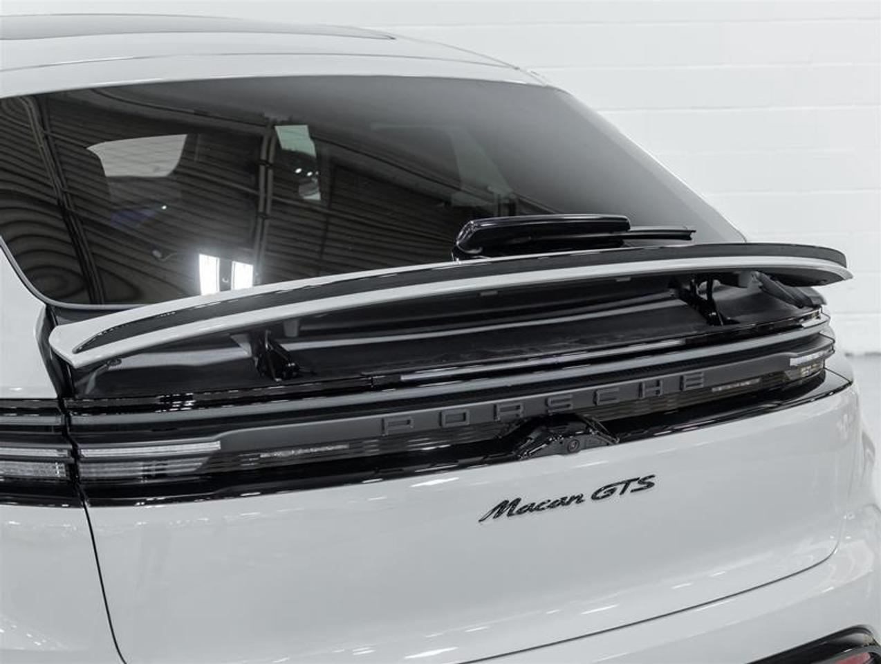 2026 Porsche Macan  Photo