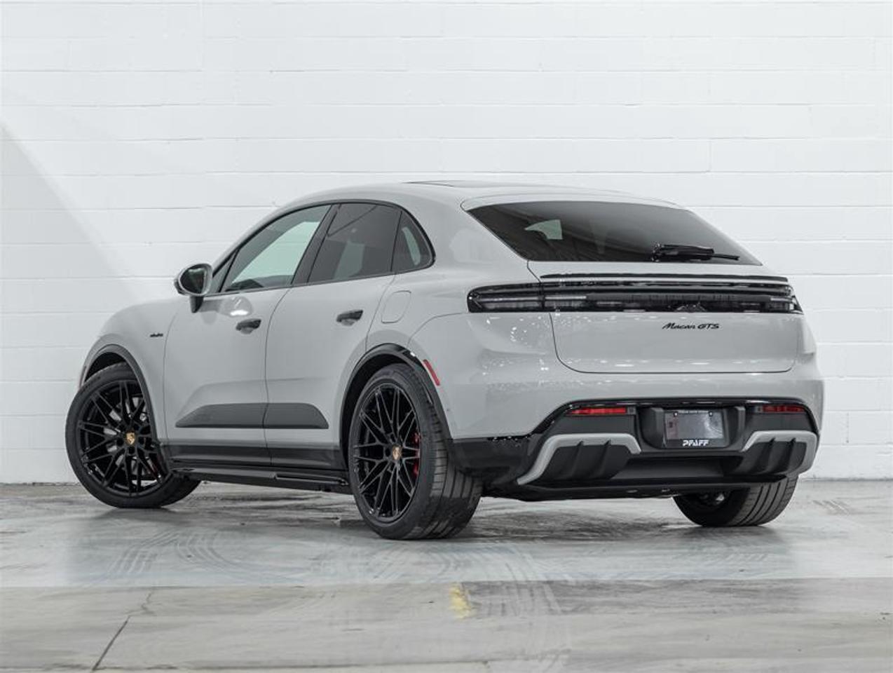 2026 Porsche Macan  Photo