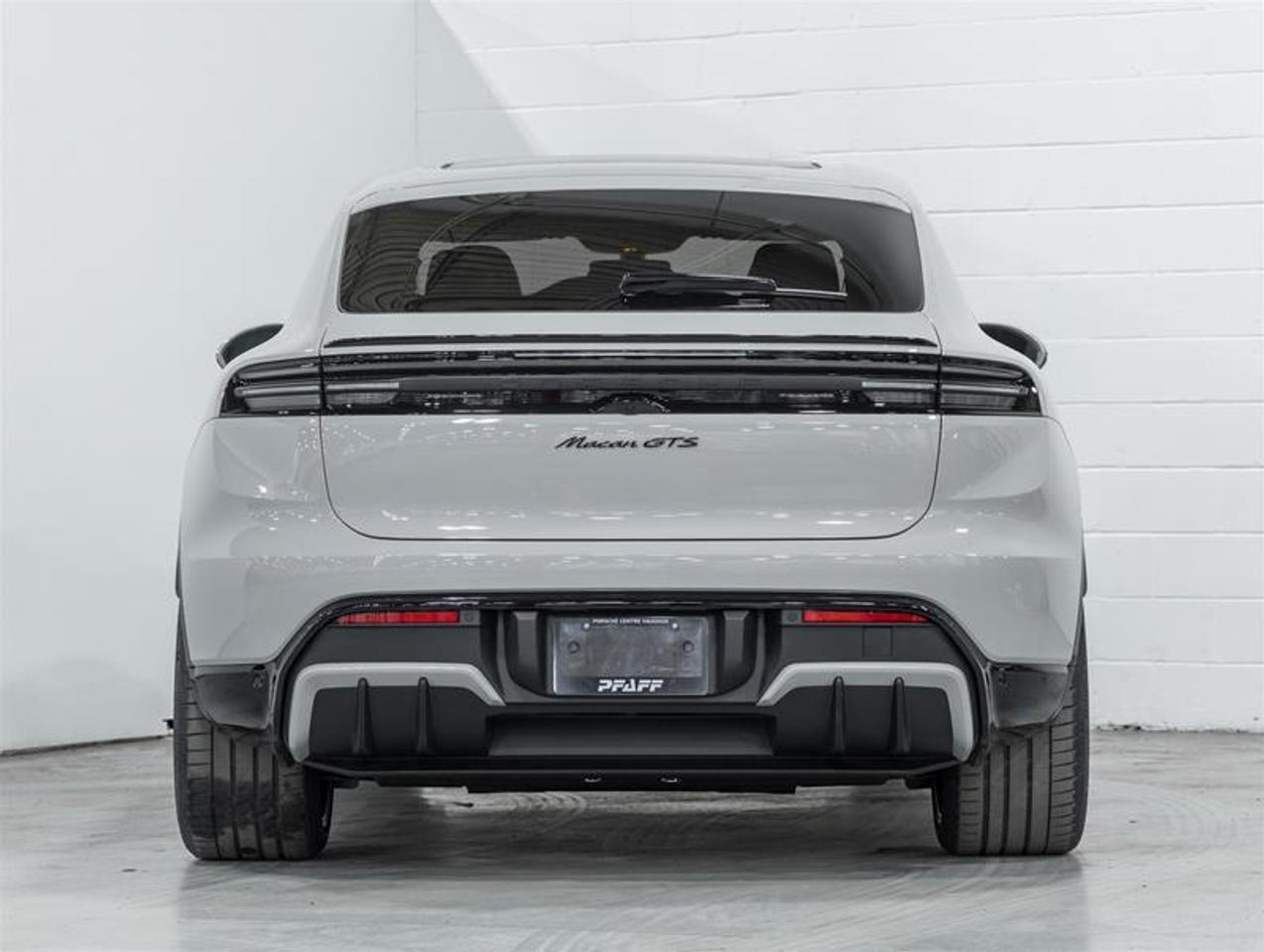 2026 Porsche Macan  Photo