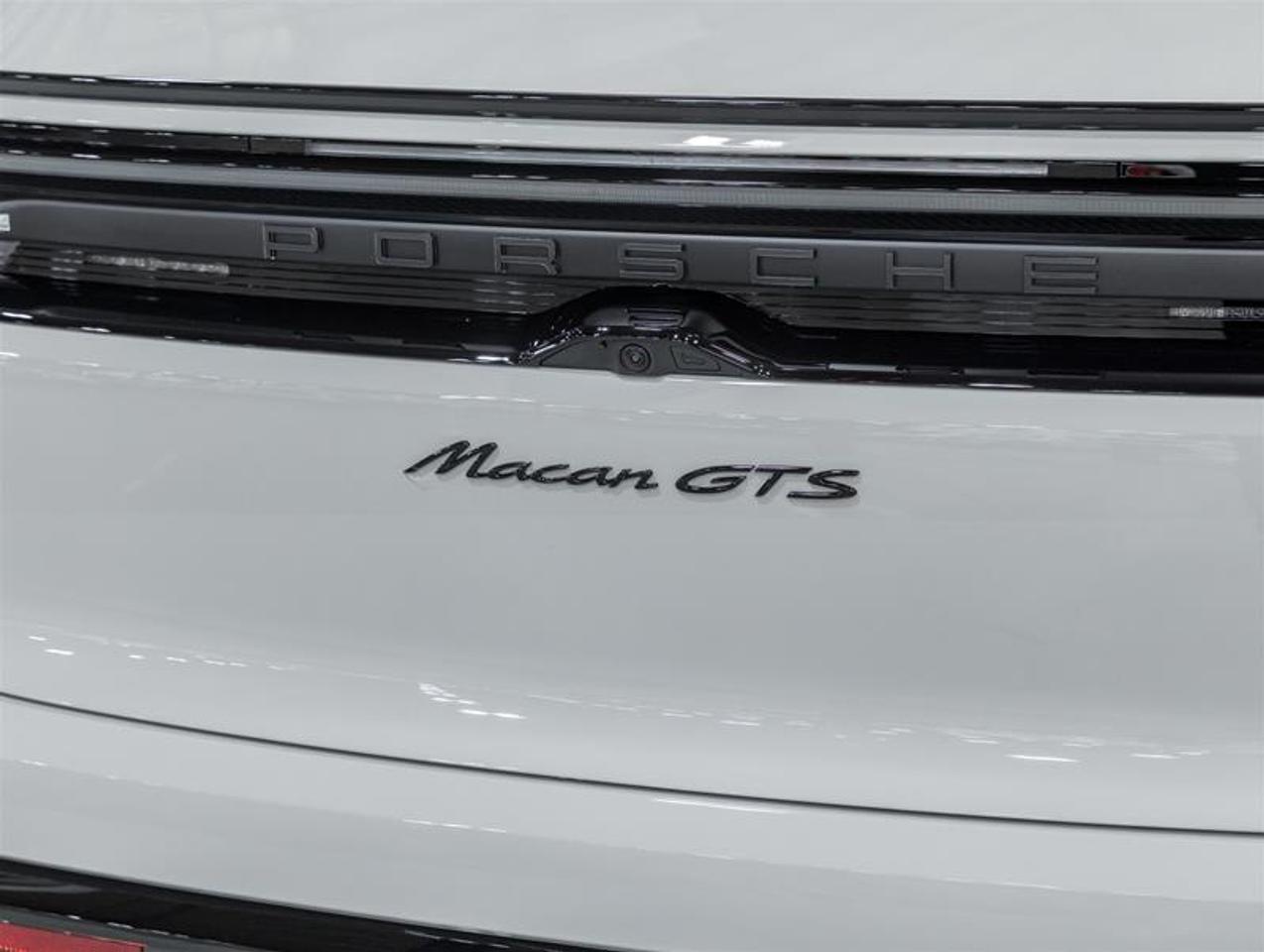 2026 Porsche Macan  Photo