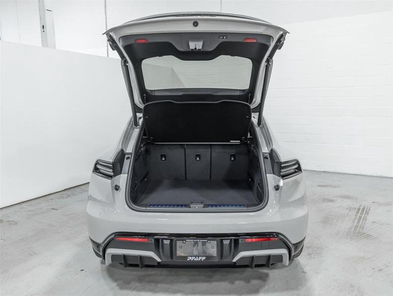 2026 Porsche Macan  Photo