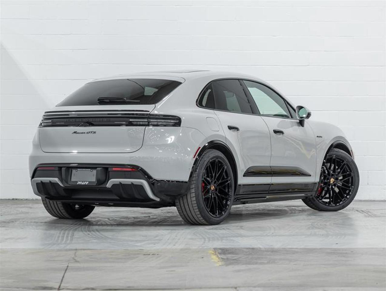 2026 Porsche Macan  Photo