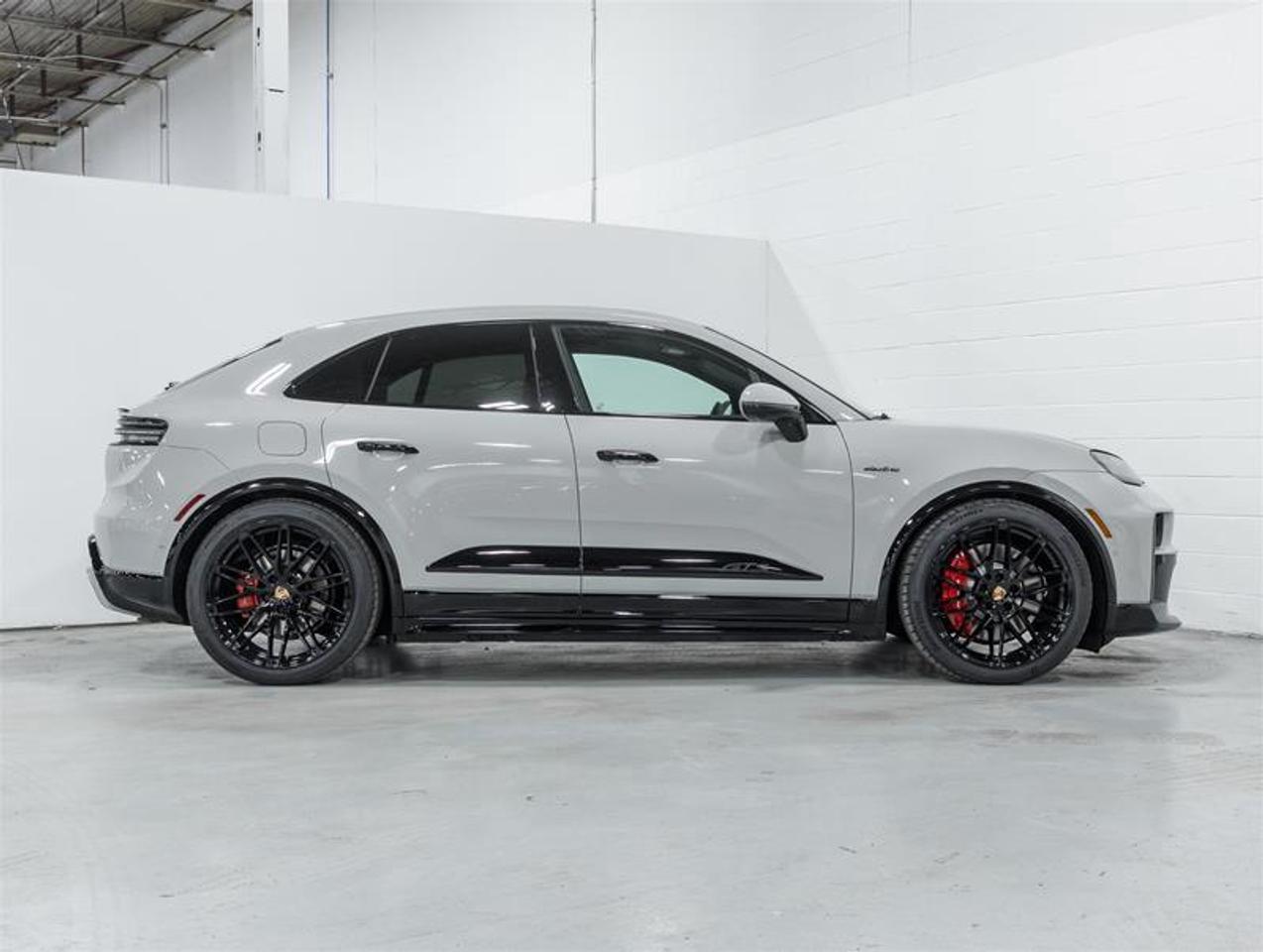 2026 Porsche Macan  Photo