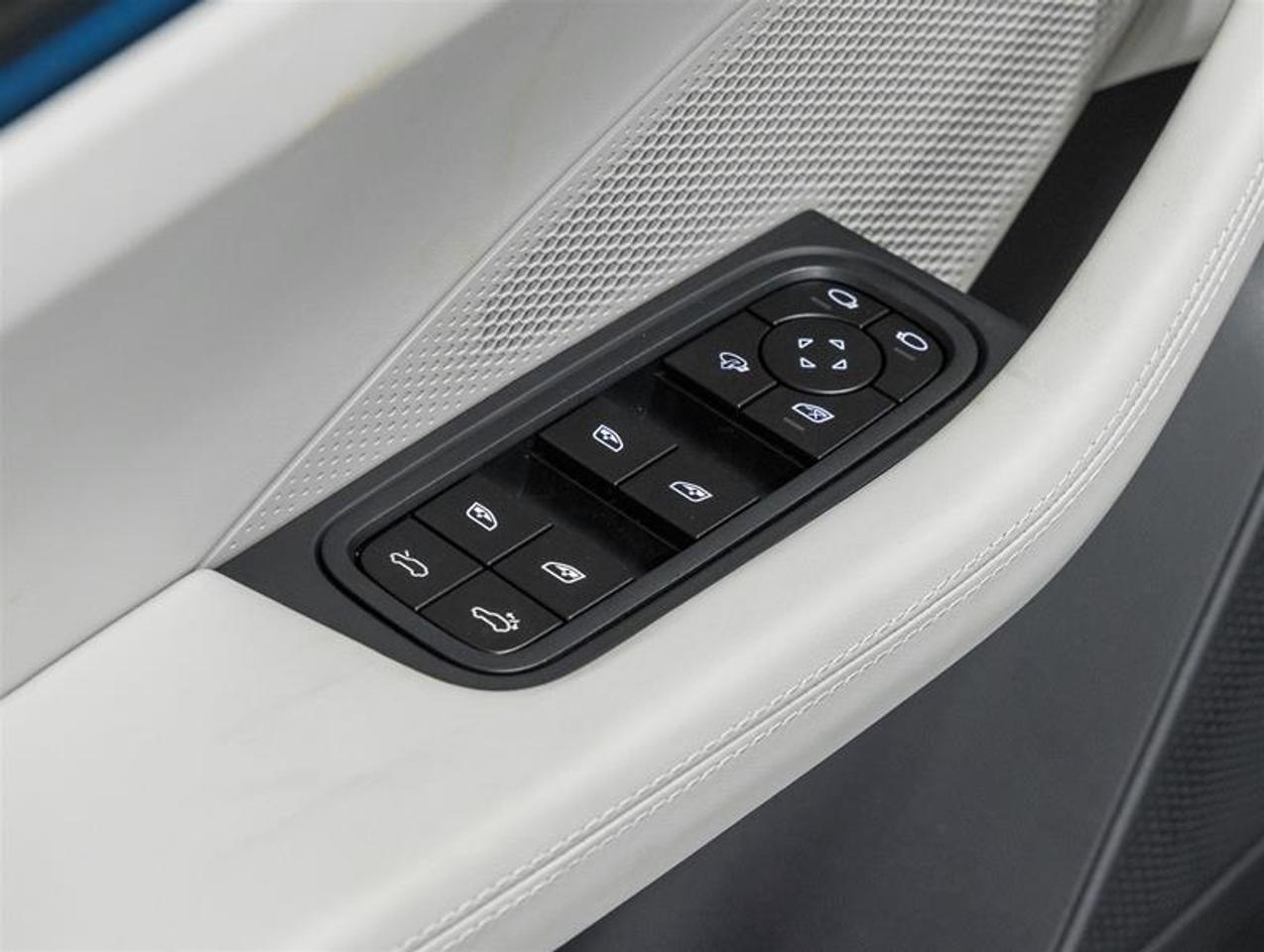 2026 Porsche Macan  Photo