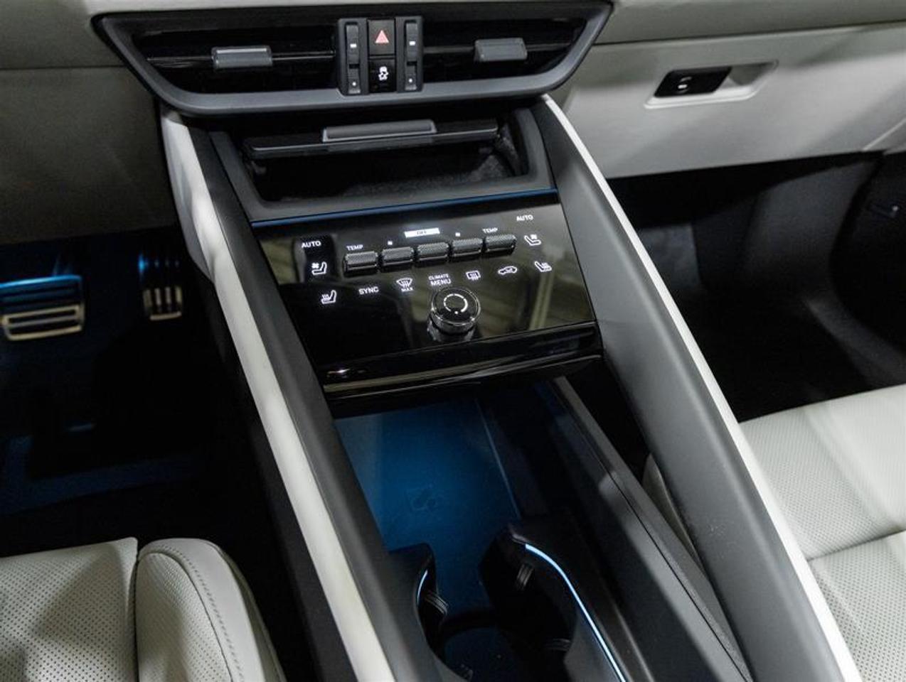 2026 Porsche Macan  Photo