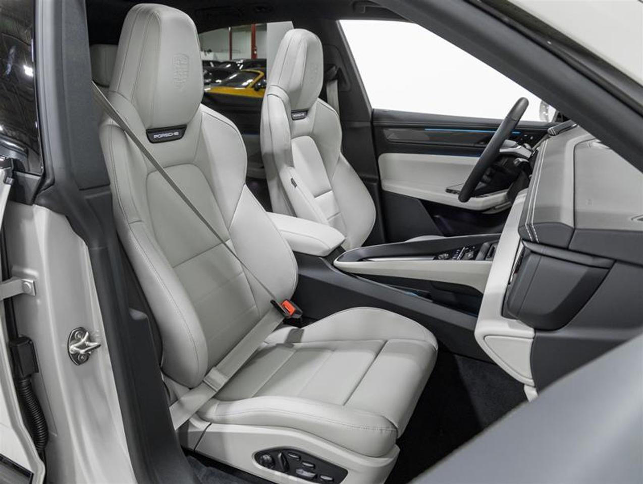 2026 Porsche Macan  Photo