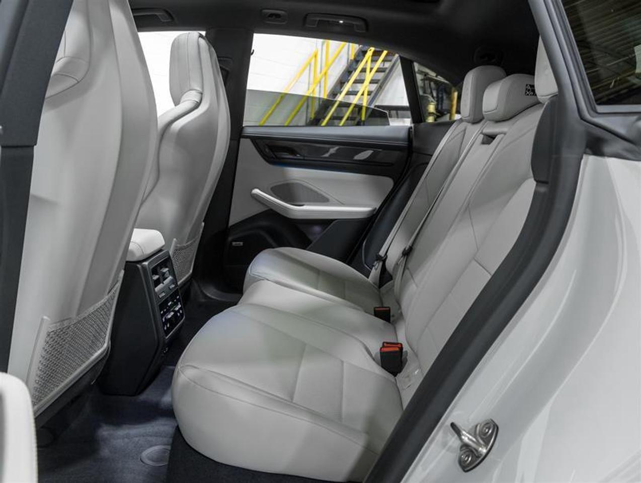 2026 Porsche Macan  Photo