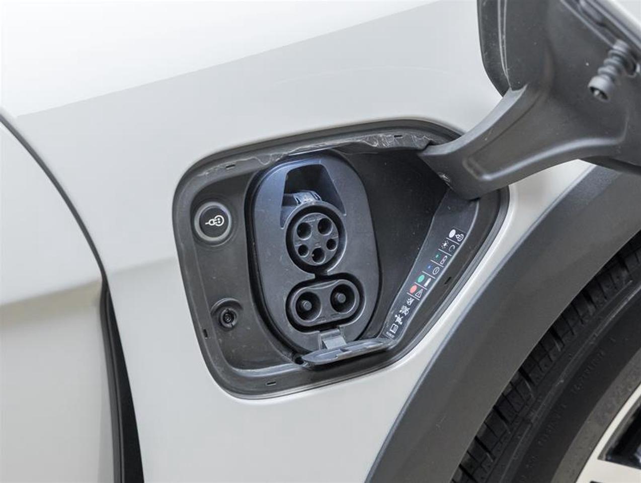2022 Porsche Taycan  Photo