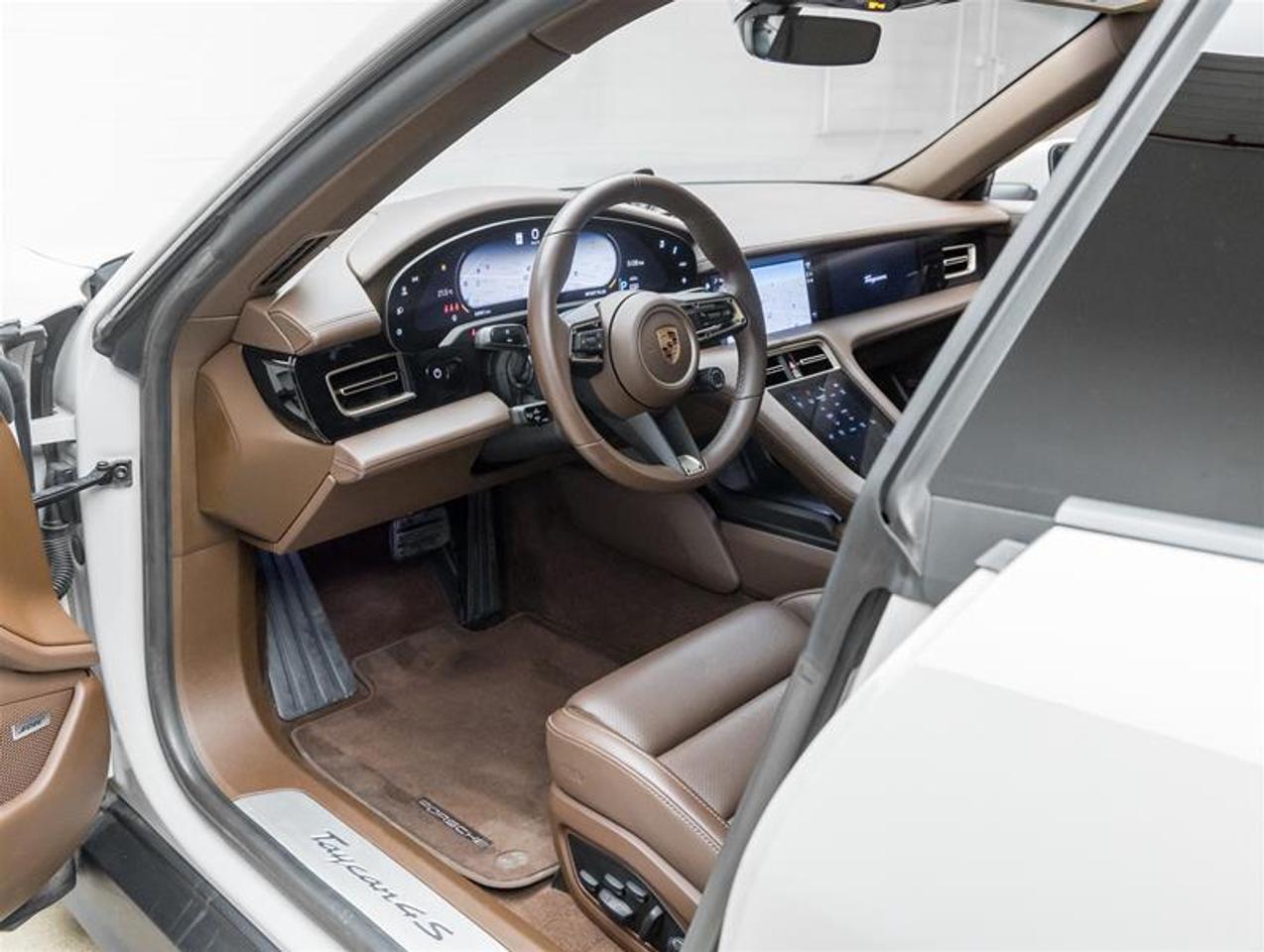 2022 Porsche Taycan  Photo