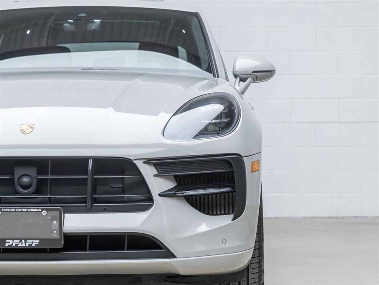 2020 Porsche Macan  Photo3