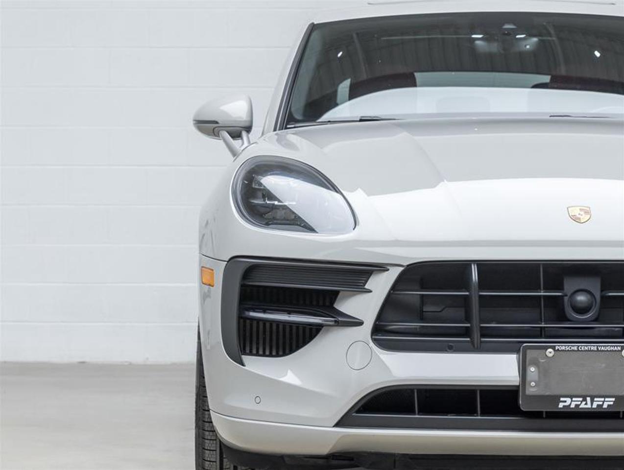 2020 Porsche Macan  Photo2