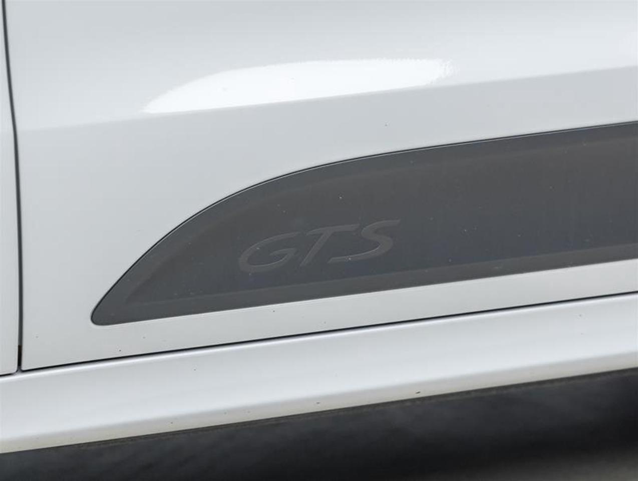 2020 Porsche Macan  Photo