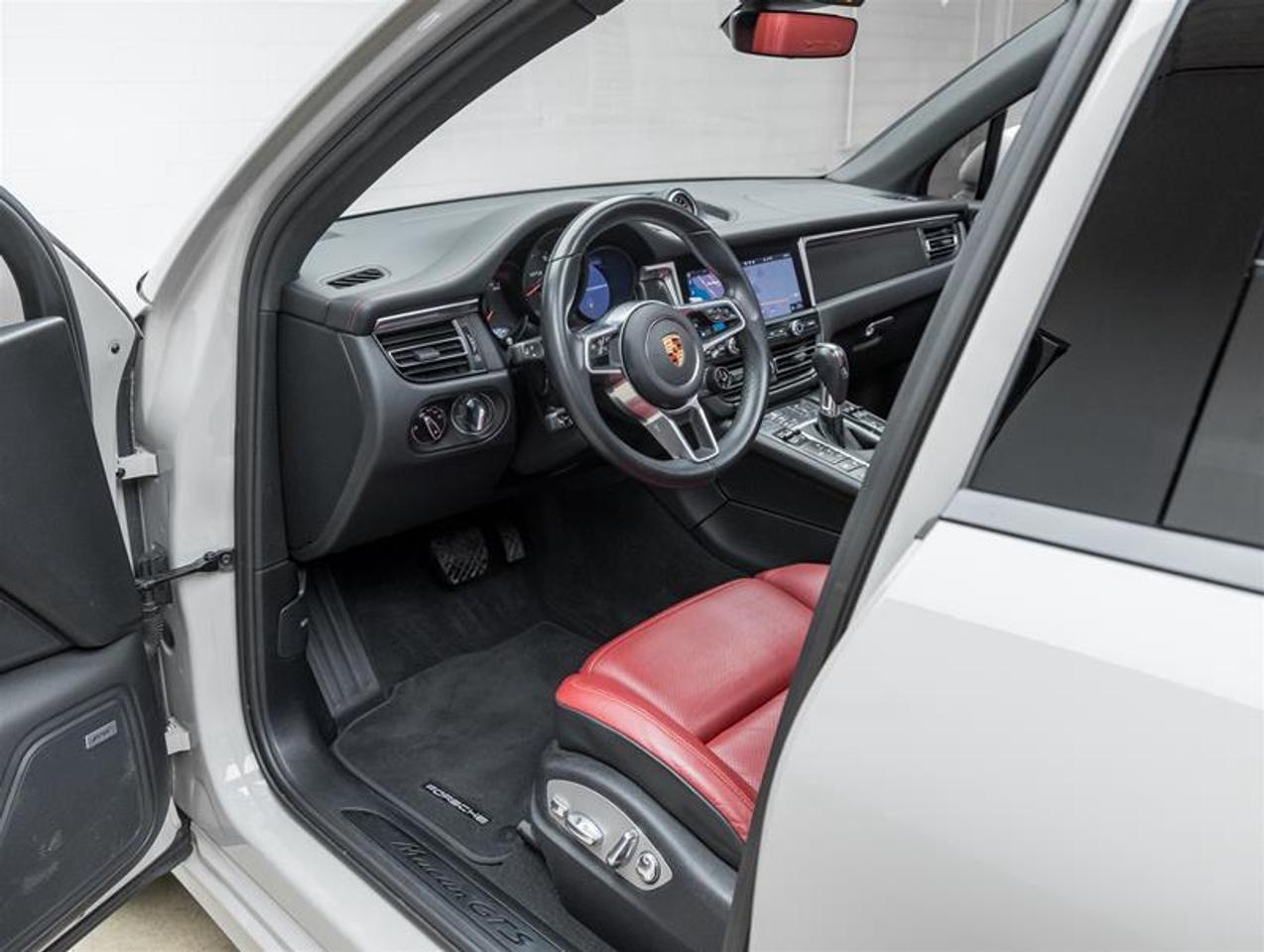 2020 Porsche Macan  Photo