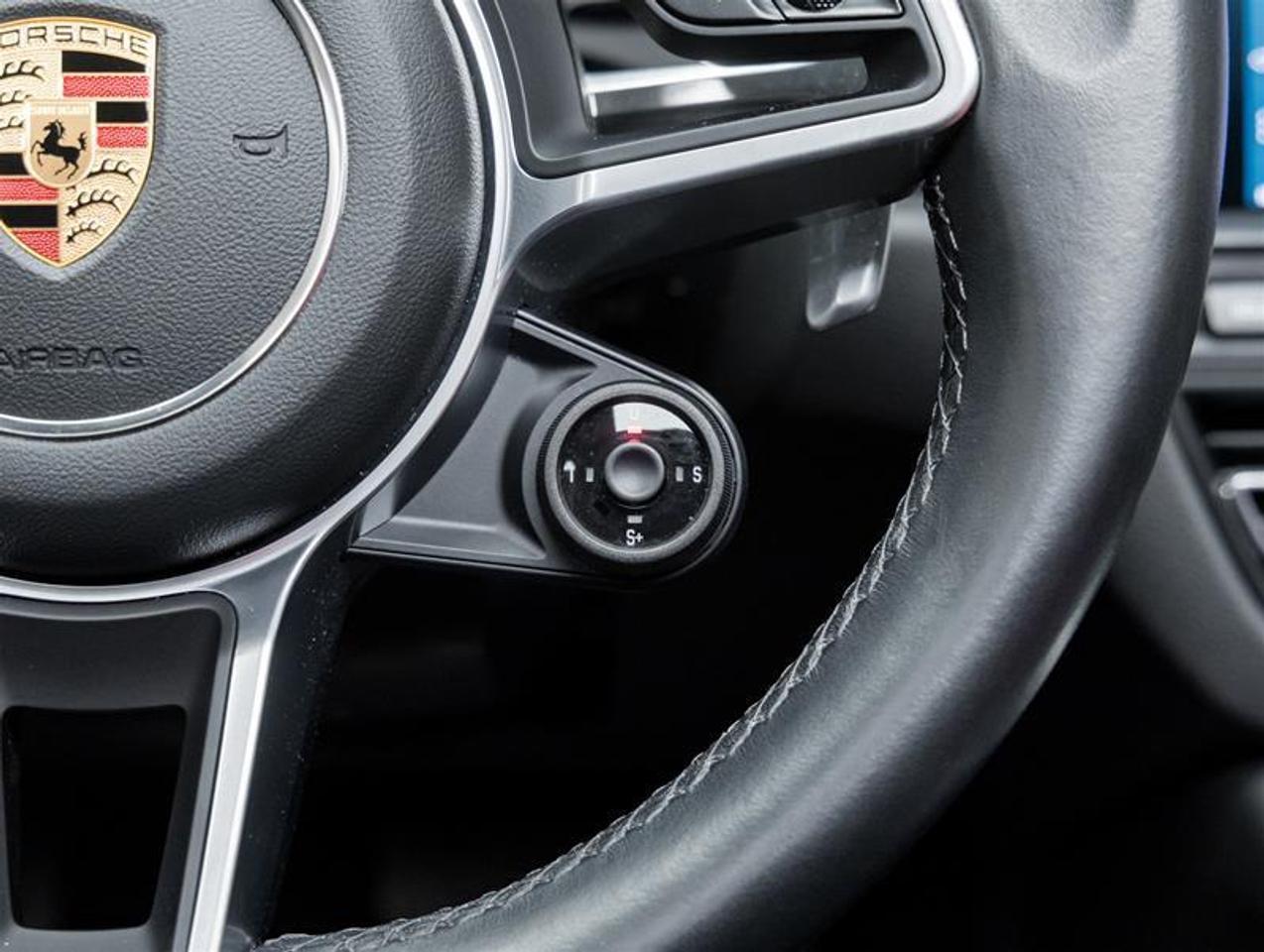 2020 Porsche Macan  Photo