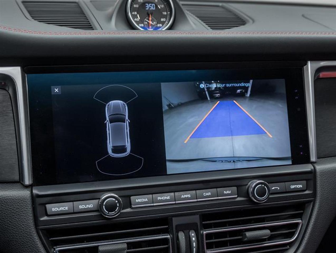 2020 Porsche Macan  Photo