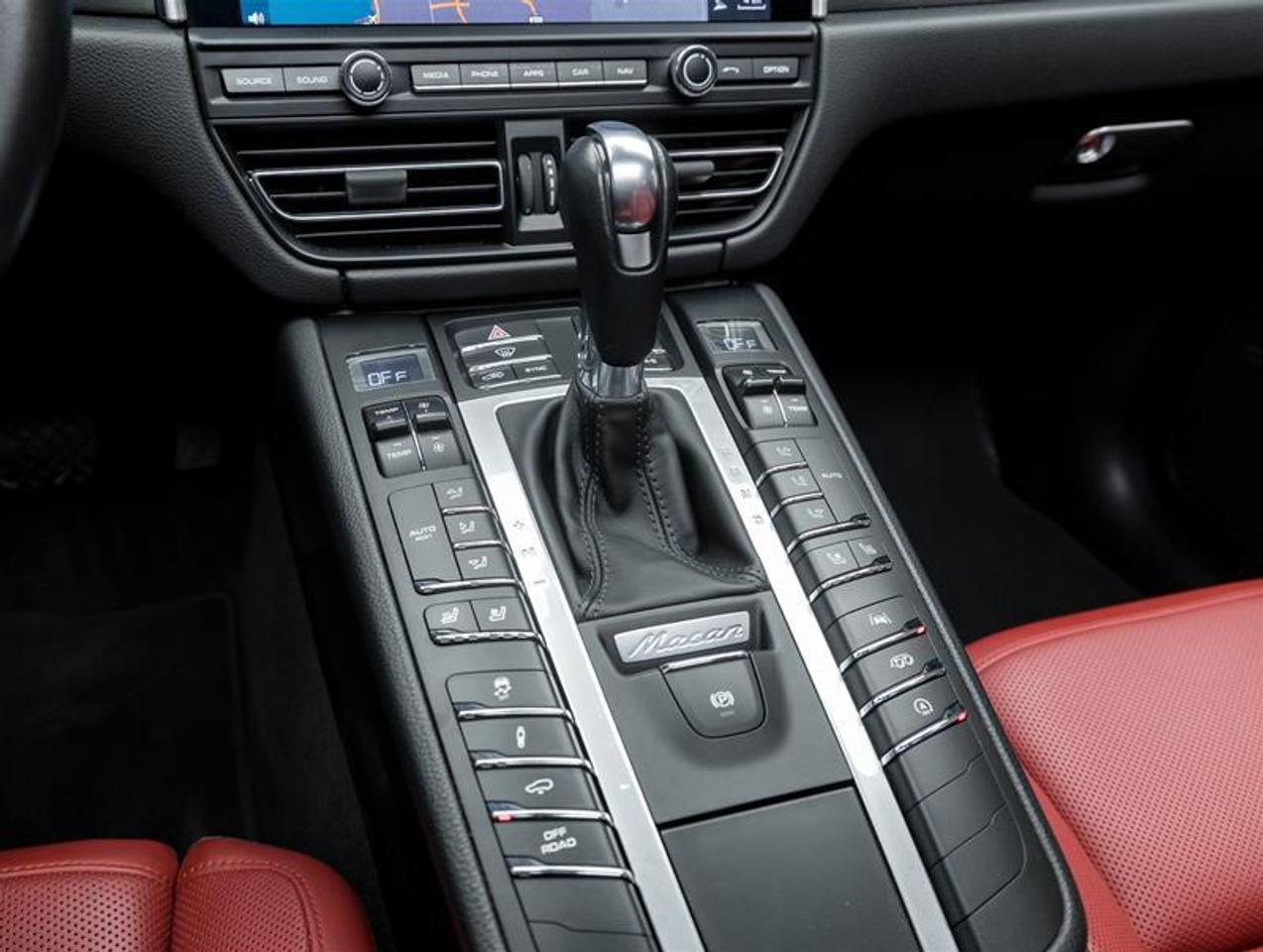 2020 Porsche Macan  Photo