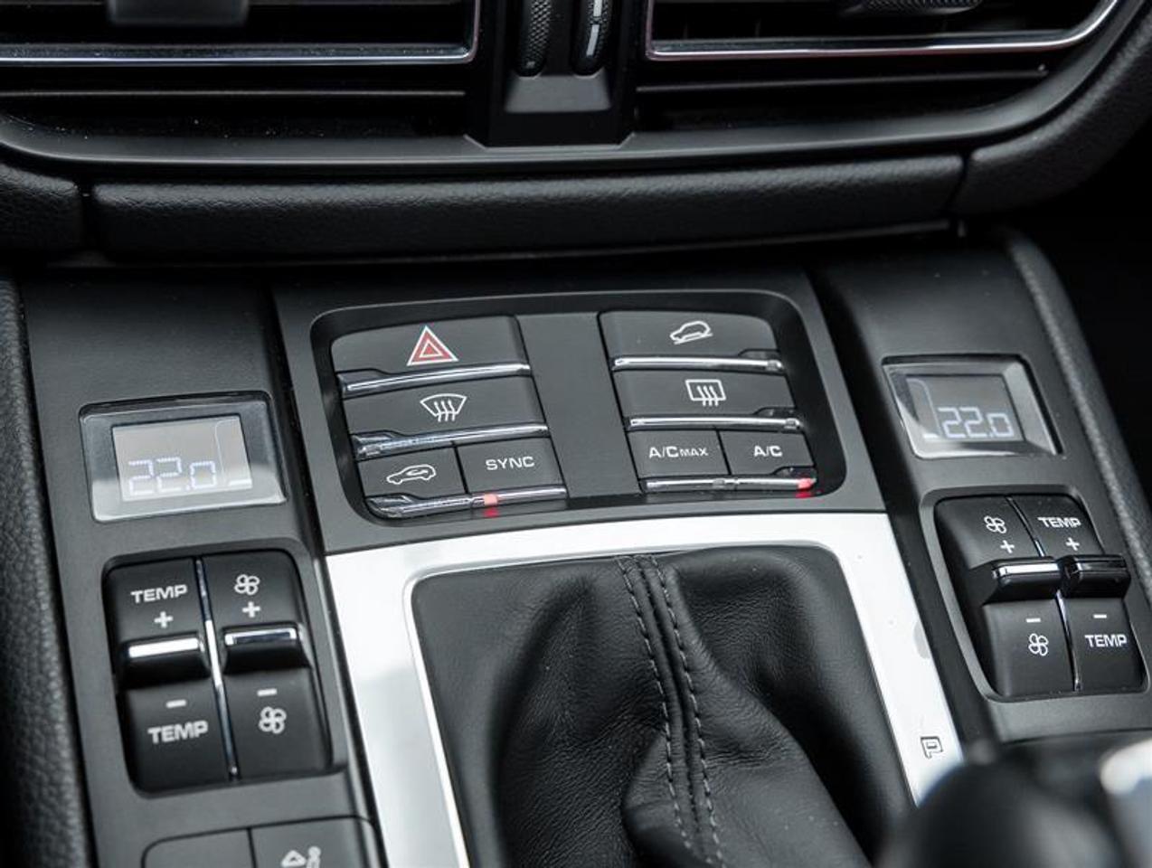 2020 Porsche Macan  Photo