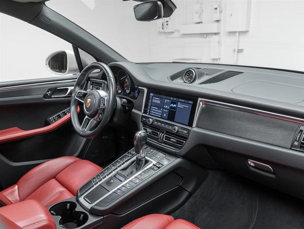 2020 Porsche Macan  Photo