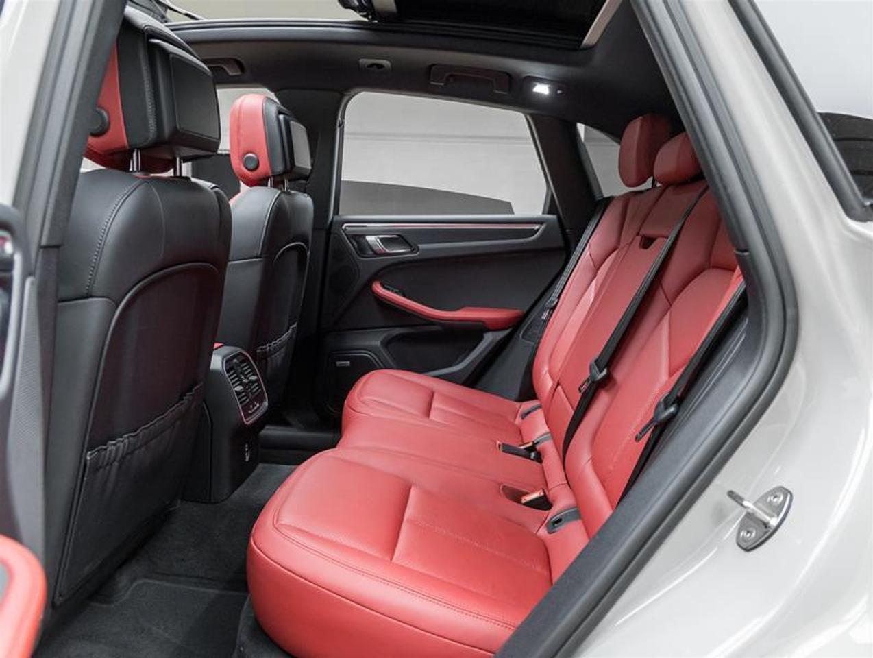 2020 Porsche Macan  Photo