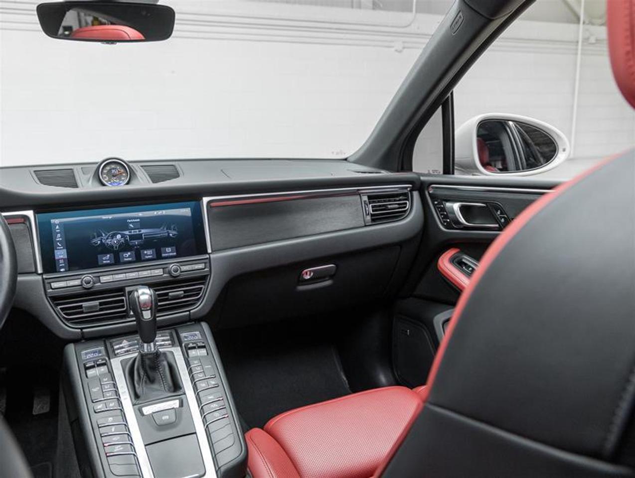 2020 Porsche Macan  Photo