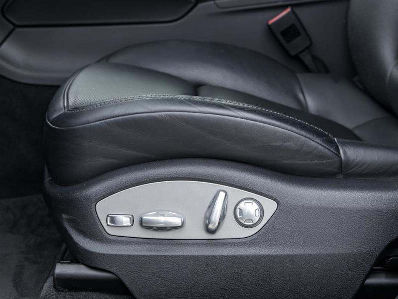 2019 Porsche Macan AWD Premium Pkg Plus Lane Change Assist Porsche Cr Photo