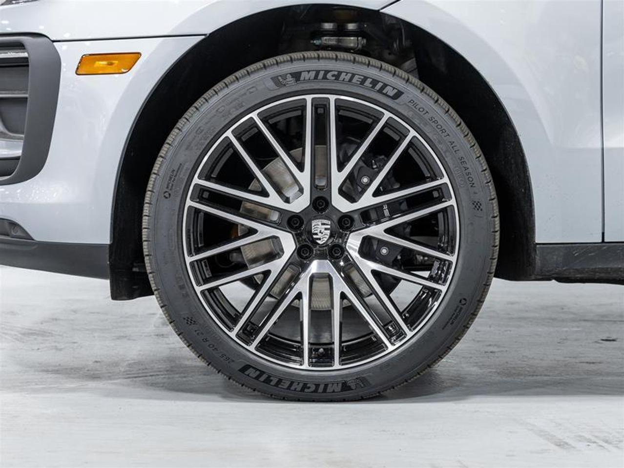 2025 Porsche Macan  Photo4