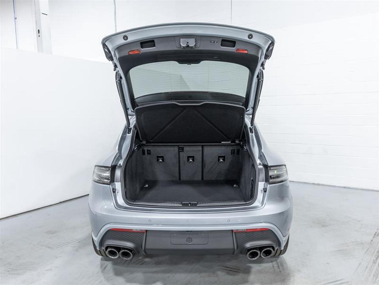 2025 Porsche Macan  Photo