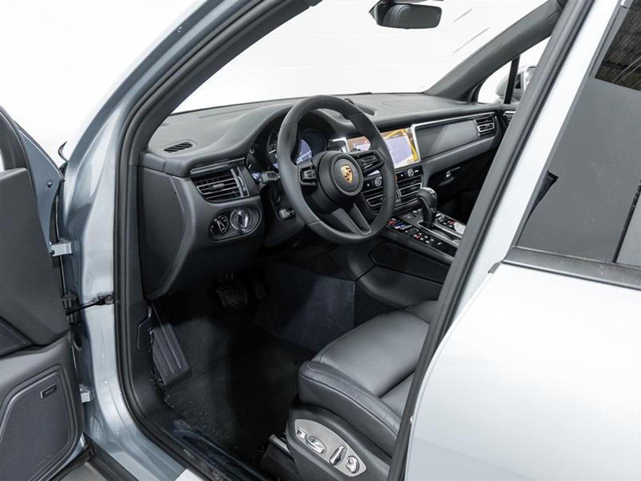 2025 Porsche Macan  Photo