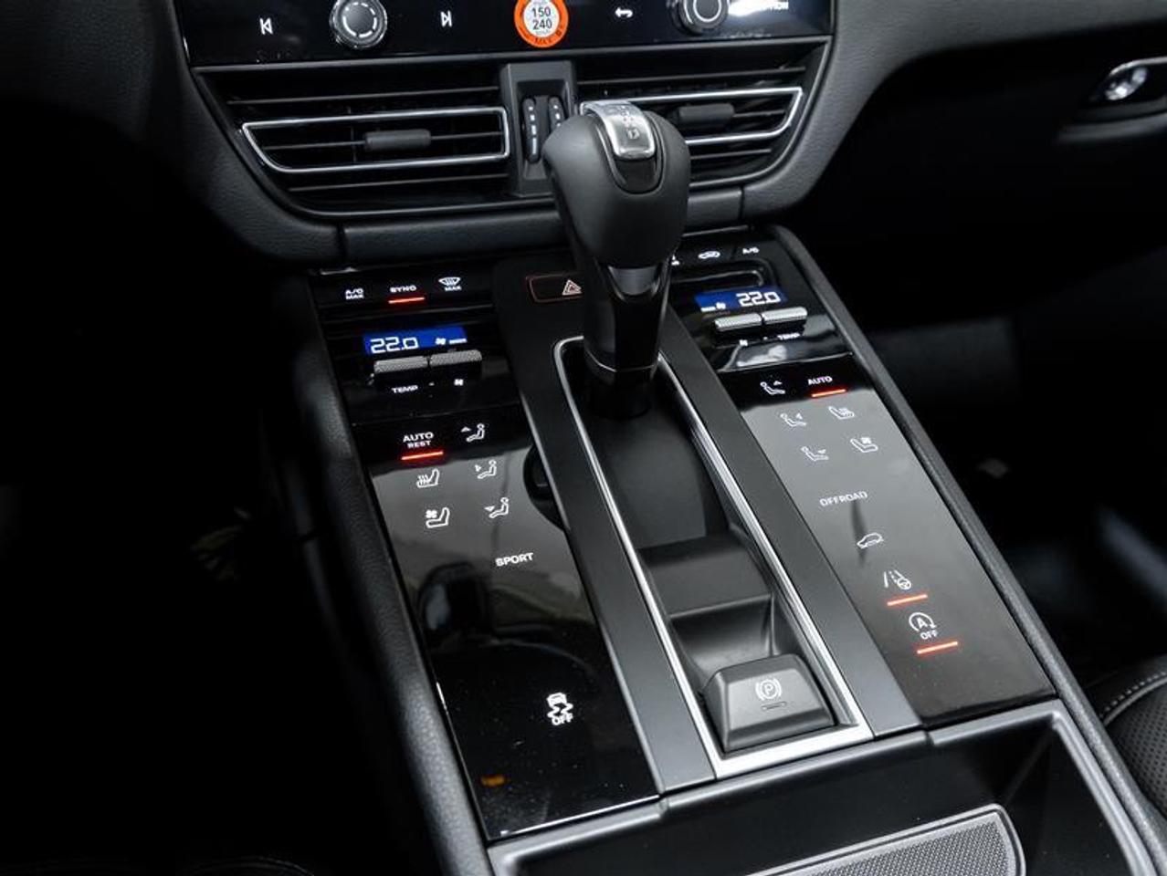 2025 Porsche Macan  Photo
