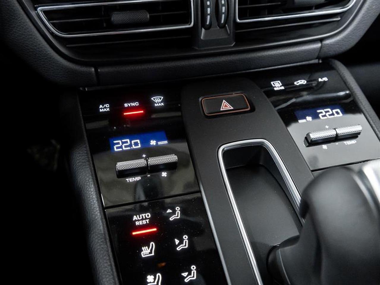 2025 Porsche Macan  Photo