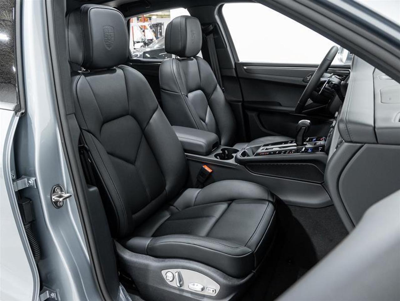 2025 Porsche Macan  Photo