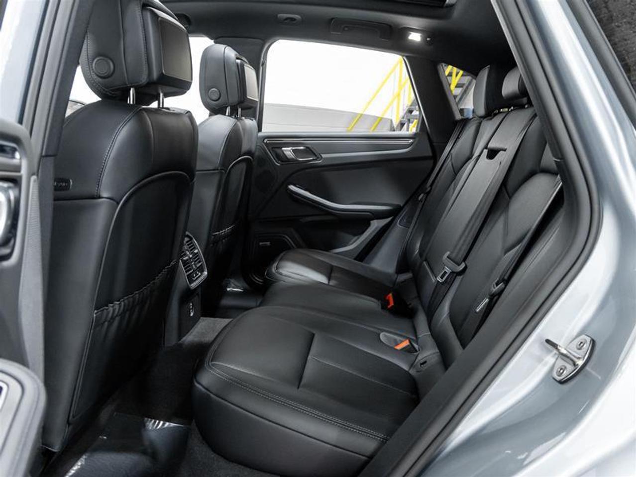 2025 Porsche Macan  Photo