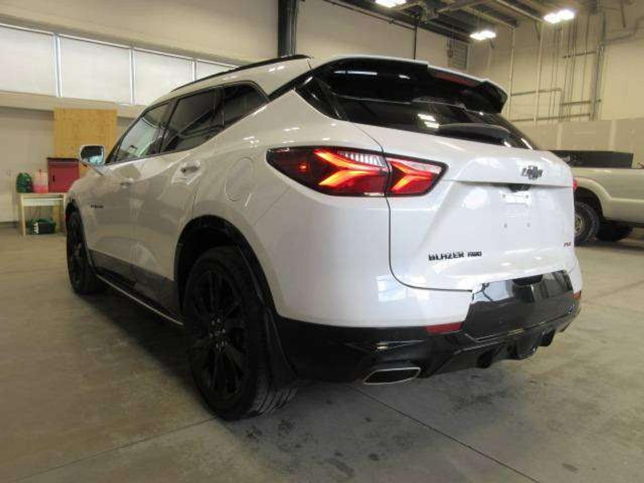 2020 Chevrolet Blazer RS AWD V6, NAV, ROOF, LEATHER, APPLE/ANDROID, 99K! Photo