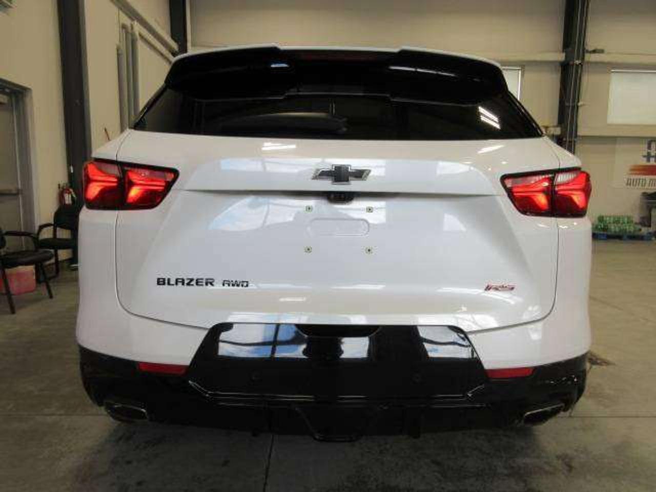 2020 Chevrolet Blazer RS AWD V6, NAV, ROOF, LEATHER, APPLE/ANDROID, 99K! Photo