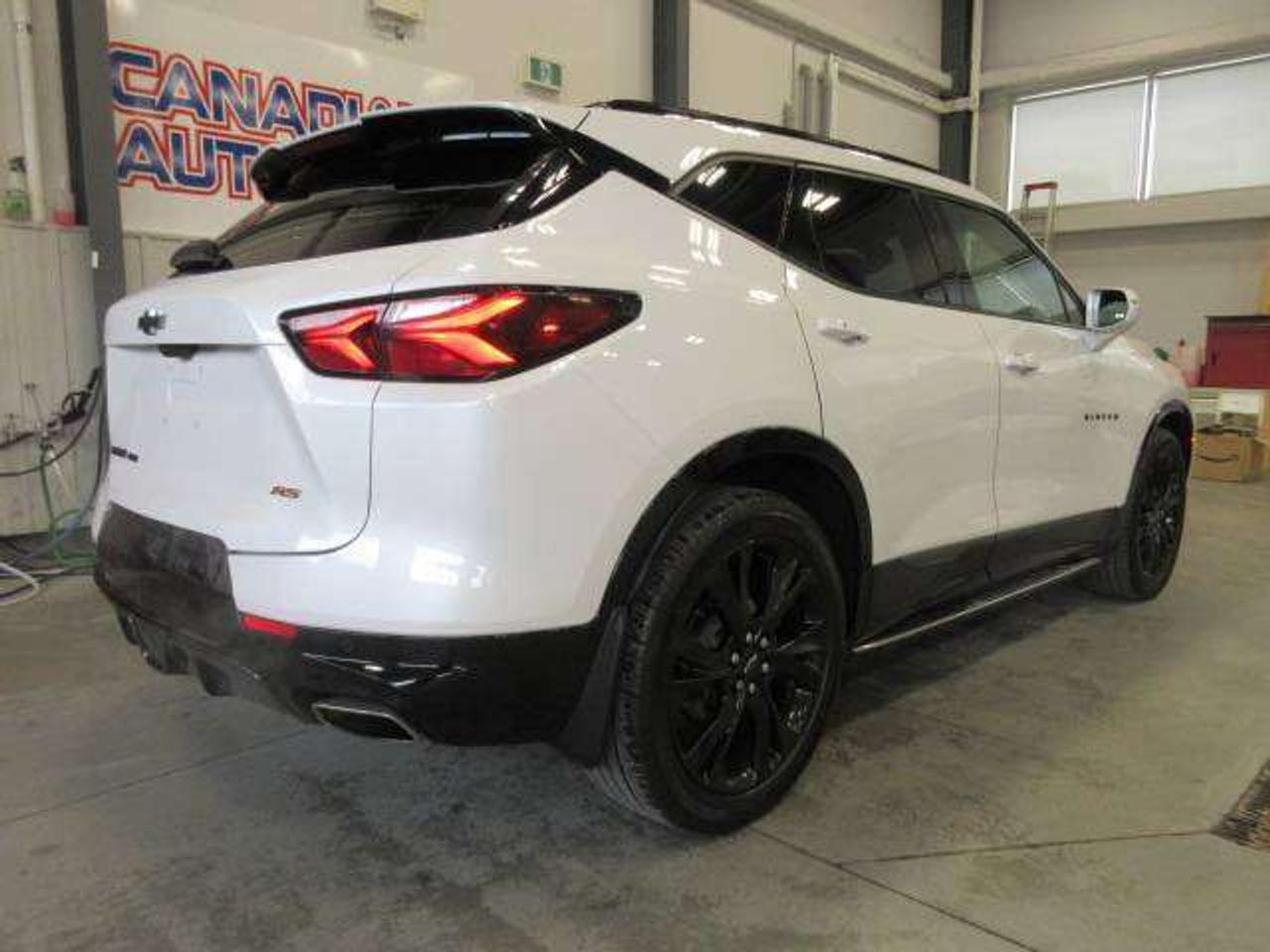 2020 Chevrolet Blazer RS AWD V6, NAV, ROOF, LEATHER, APPLE/ANDROID, 99K! Photo
