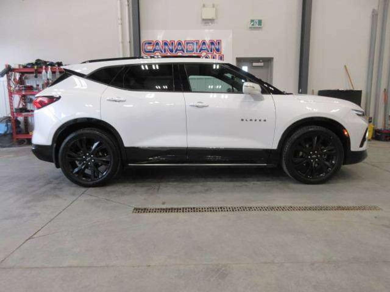 2020 Chevrolet Blazer RS AWD V6, NAV, ROOF, LEATHER, APPLE/ANDROID, 99K! Photo