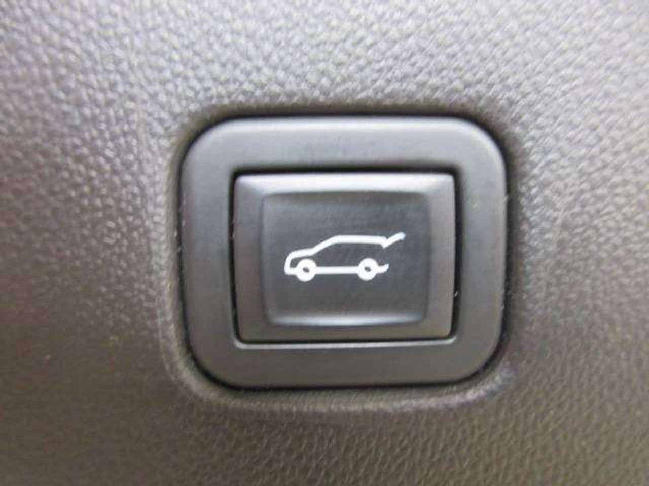 2020 Chevrolet Blazer RS AWD V6, NAV, ROOF, LEATHER, APPLE/ANDROID, 99K! Photo
