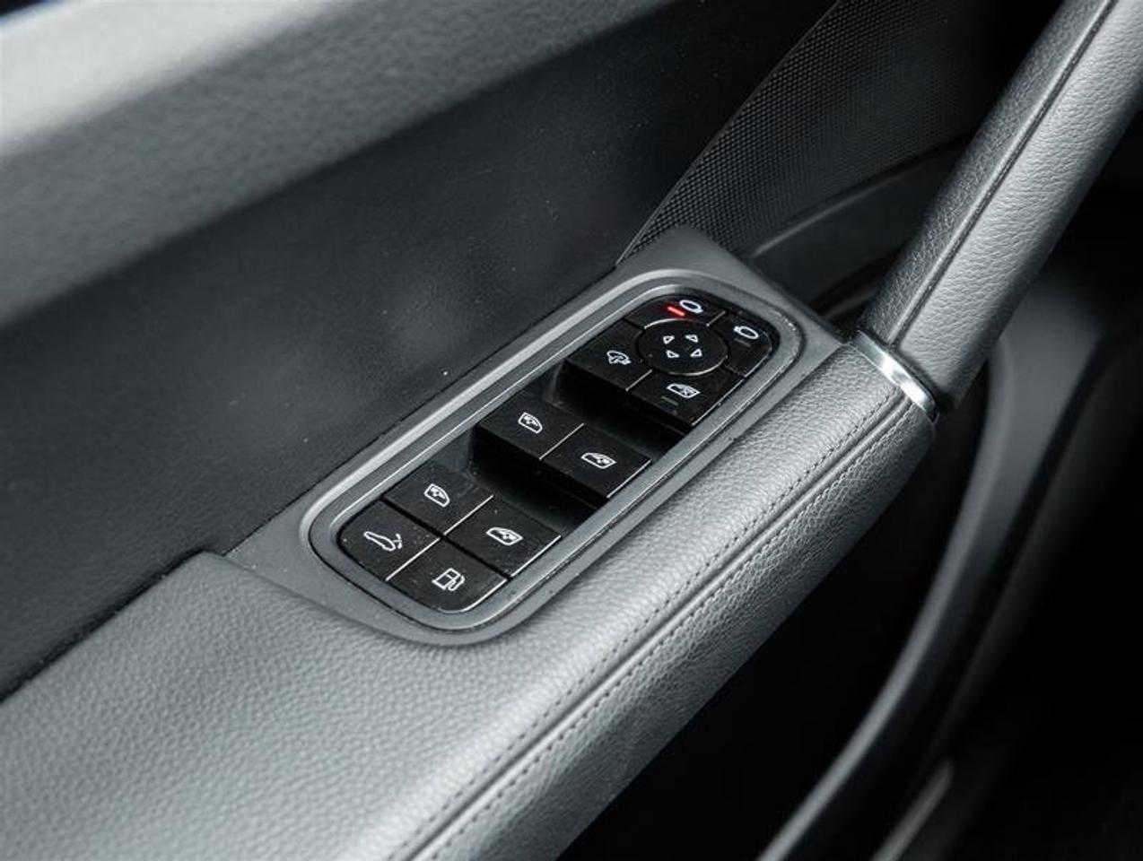 2019 Porsche Cayenne E-Hybrid AWD Existing Warranty Until Nov 2026 Lane Photo
